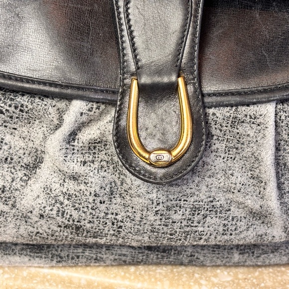 Gucci Black and Gray Crossbody Bag with Structured Design - Picture 9 of 9